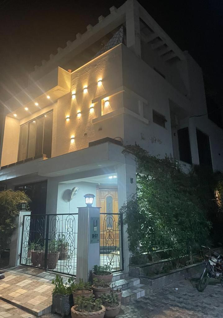 Grey Orchard Homestay - A Family Place لاهور المظهر الخارجي الصورة