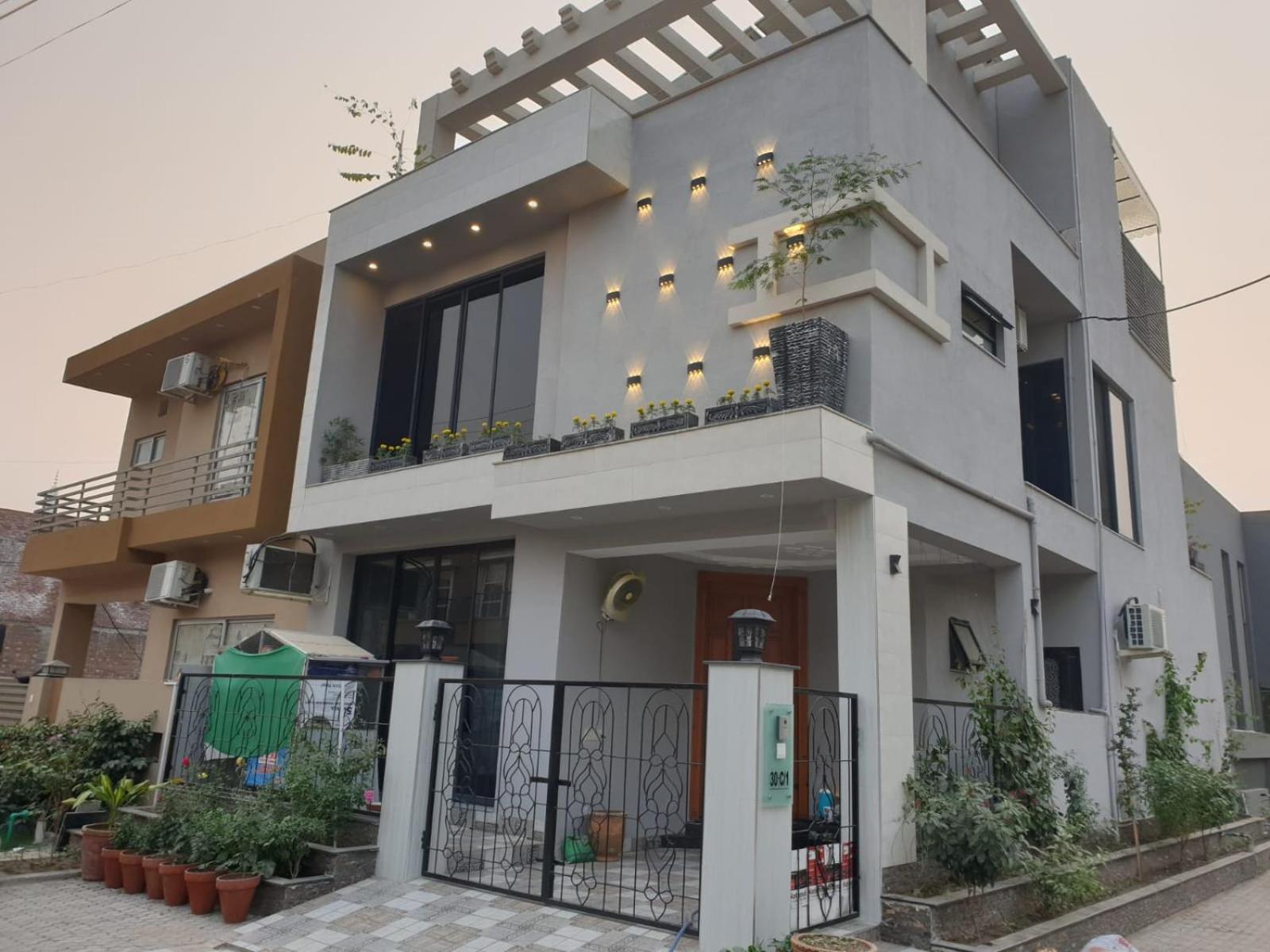 Grey Orchard Homestay - A Family Place لاهور المظهر الخارجي الصورة